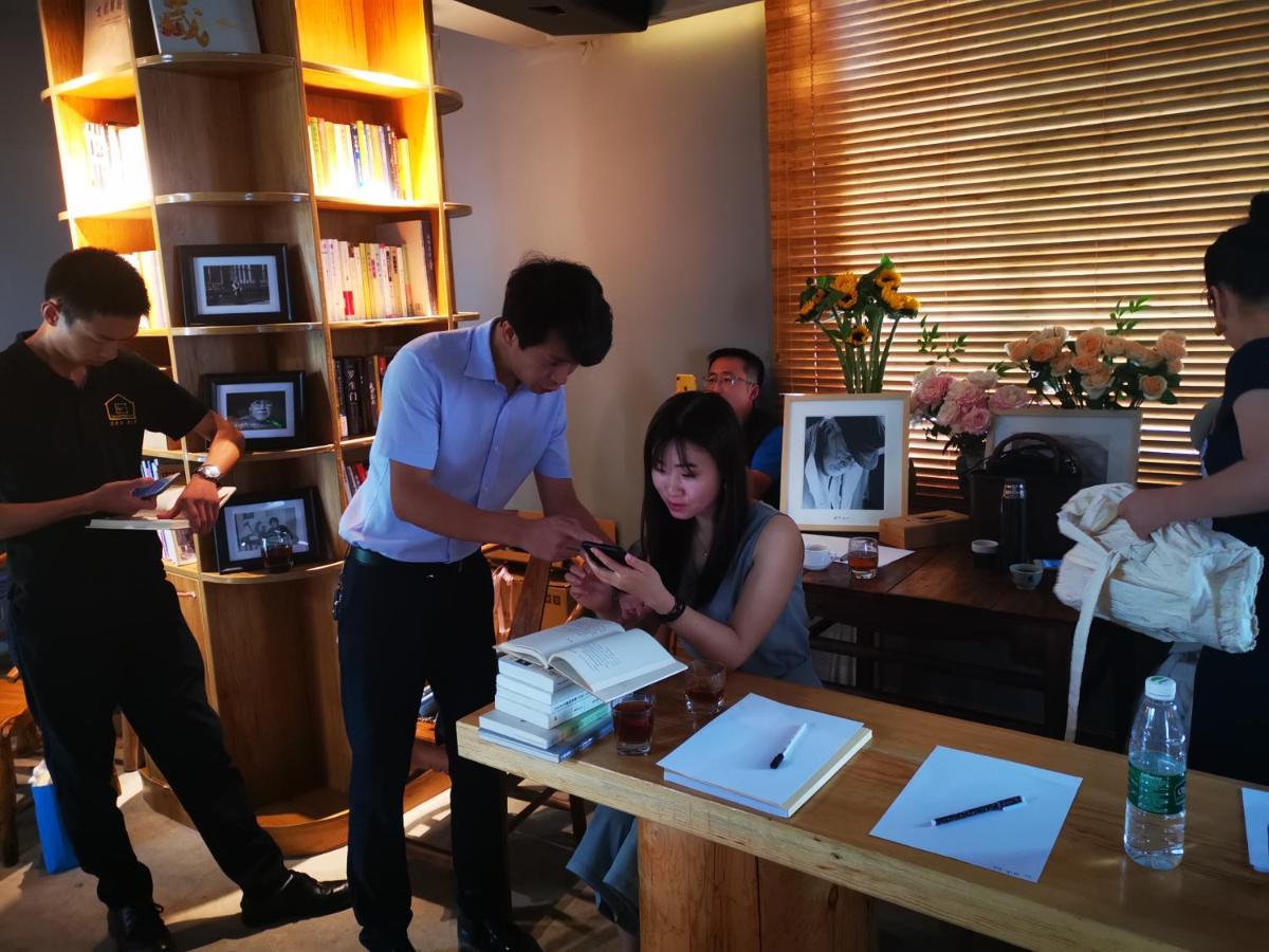 Moonlight Hotel เฉิงตู ภายนอก รูปภาพ